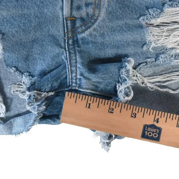 Levi’s || 501 Original Shorts Classic Light Blue Denim Wash Heavy Frayed Sz 33 - Picture 8 of 11